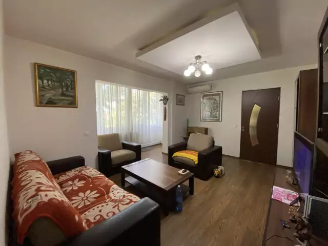 Apartament cu 3 camere, semidecomandat, de vanzare, in Timisoara