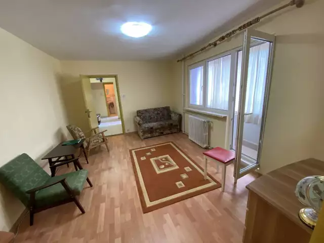 Apartament cu 3 camere, semidecomandat, de vanzare, in Timisoara, zona Dacia