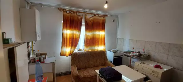Apartament o camera, decomandat, parter, zona Steaua - V2442