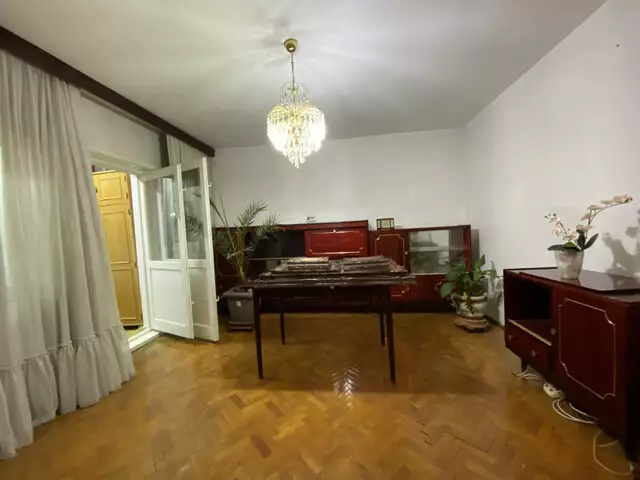 Apartament cu 3 camere, decomandat, de vanzare, in Timisoara Aradului