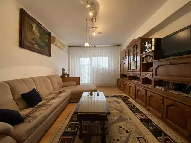 Apartament cu 3 camere, de vanzare in Aradului