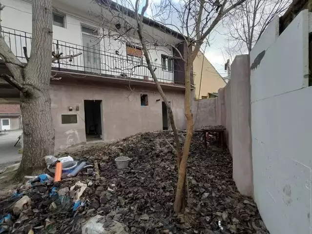 Doua apartamente alaturate la curte comuna, zona Iosefin - ID V4642
