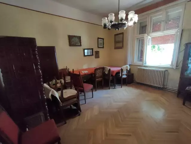Casa in Balcescu cu 2 camere si anexe - ID V5507