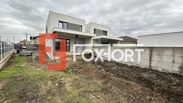 Duplex cu 4 camere despartit prin camera tehnica, Sanandrei