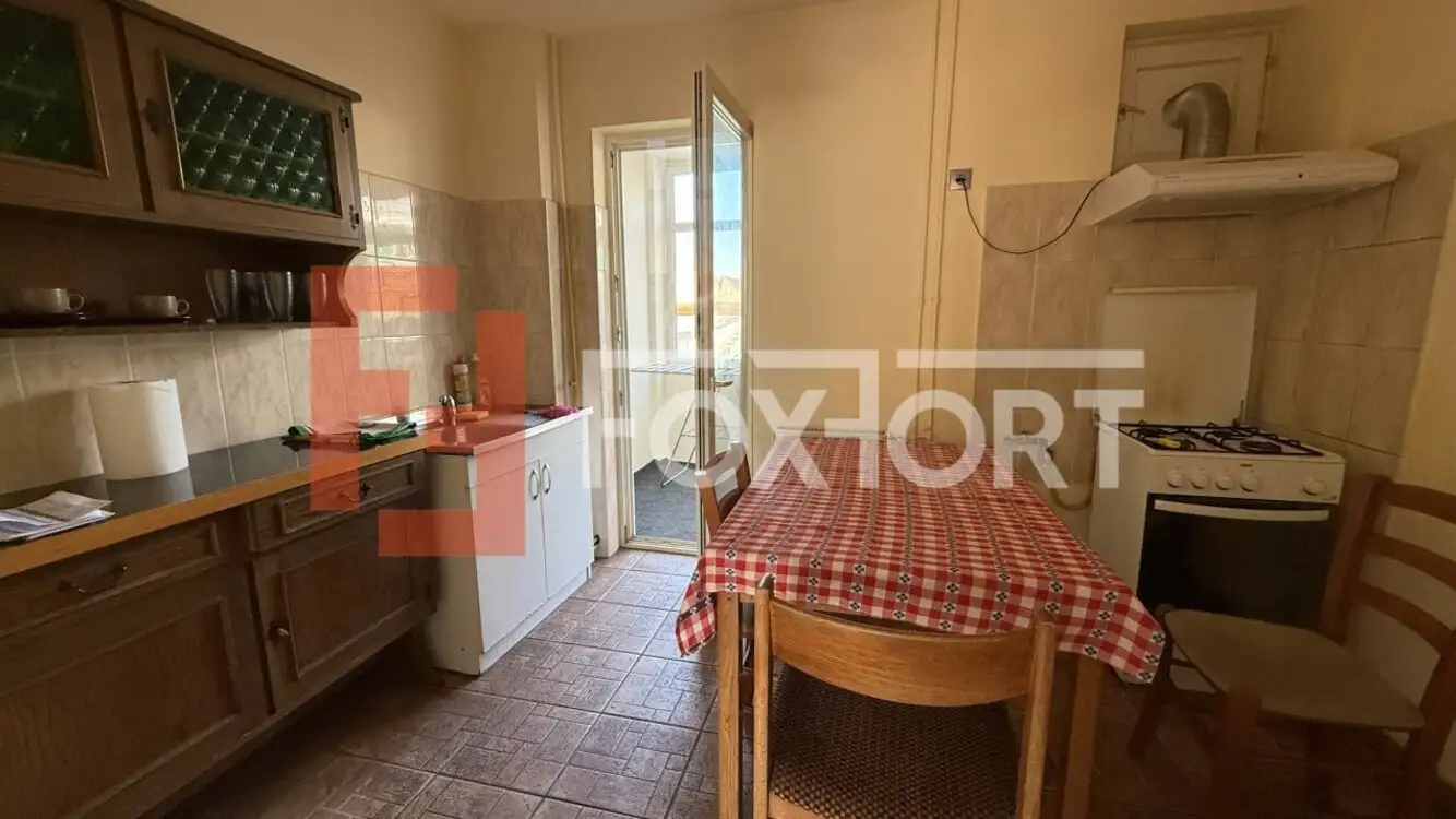 Apartament cu 4 camere, de inchiriat, in Centrul orasului