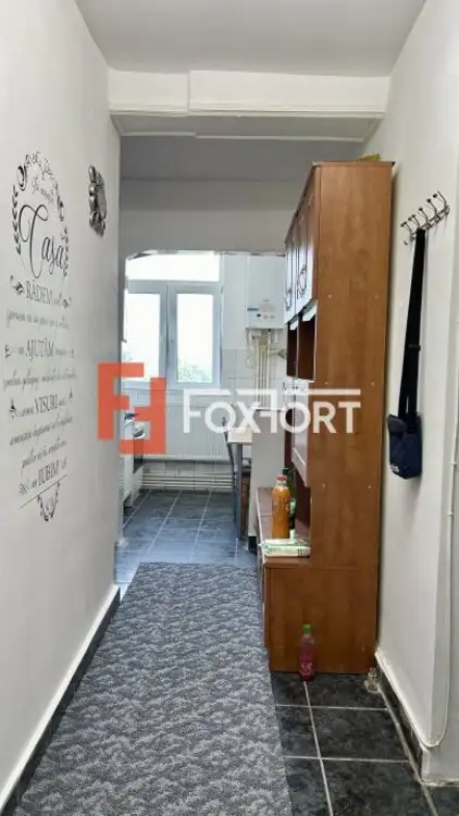 Apartament de vanzare 2 camere decomandat - mobilat si utilat, zona Aeroport