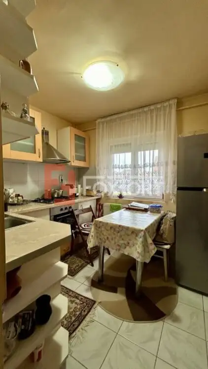 Apartament 3 camere si 2 bai de vanzare - zona Aradului