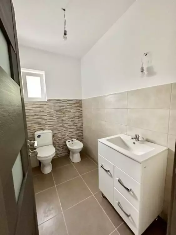 Duplex Mosnita, 4 camere, 3 bai - Toate utilitatile - Zona excelenta - ID V3547