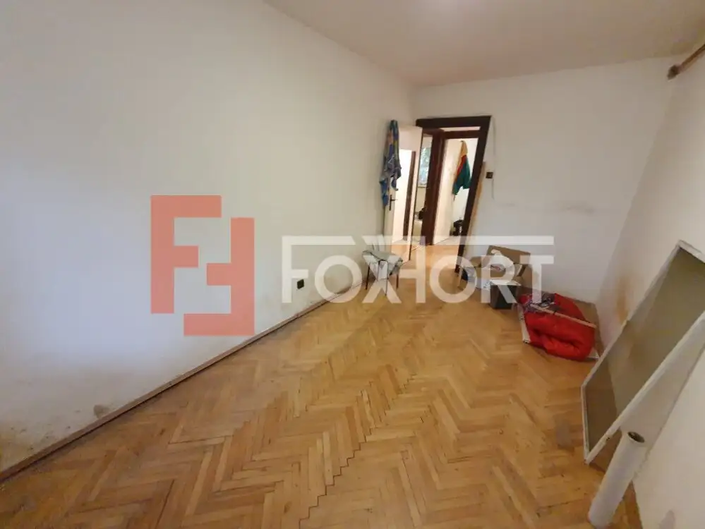 Apartament cu 3 camere semidecomandat, parter - Sagului