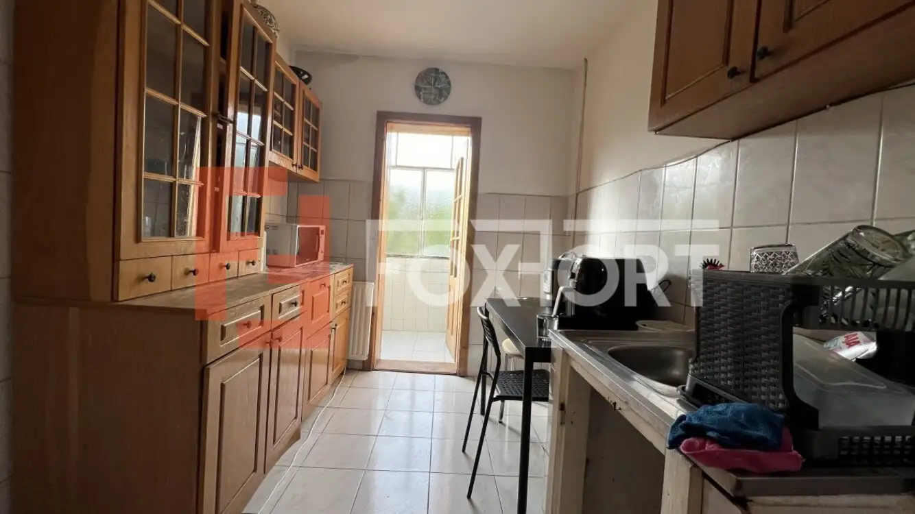 Apartament cu 3 camere de vanzare, etaj 2, zona Lipovei