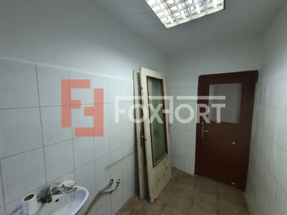 Spatiu comercial cu 2 camere de inchiriat - zona Piata Doina