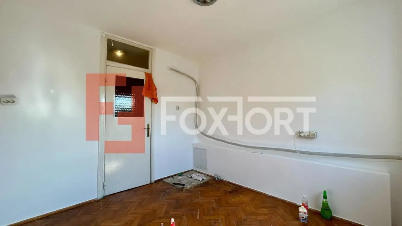 Apartament cu 2 camere semidecomandat de vanzare, zona Aradului