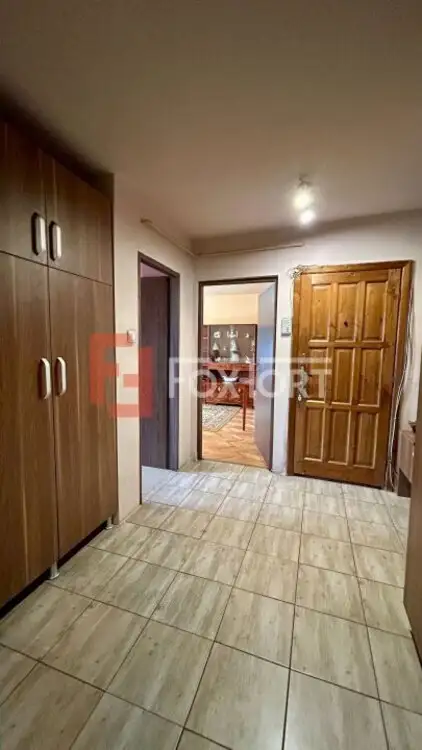 Apartament cu 2 camere decomandat, etaj intermediar - zona Aradului