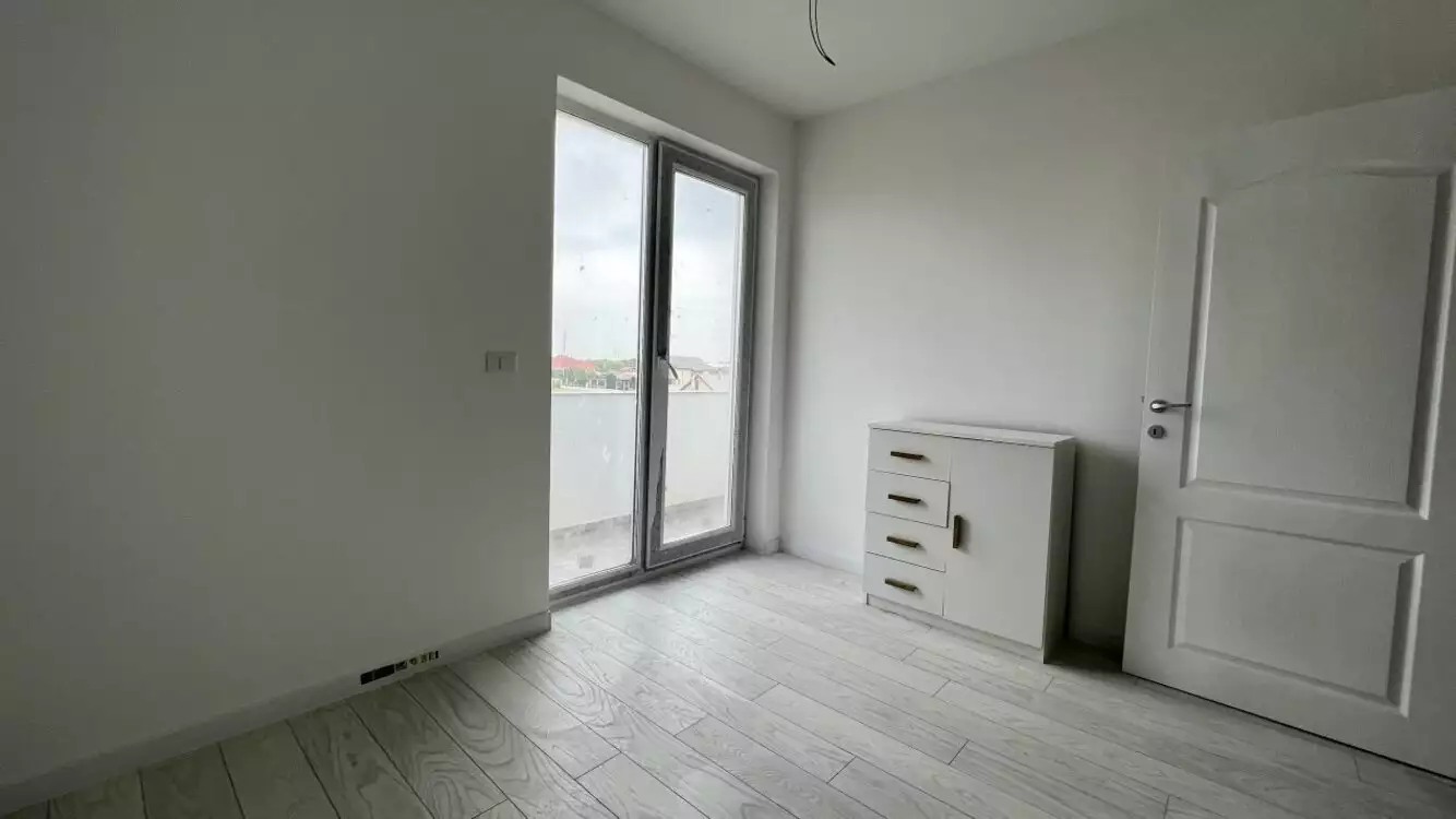 Apartament cu 3 camere, decomandat, ETAJ 1, Giroc sat - ID V4116
