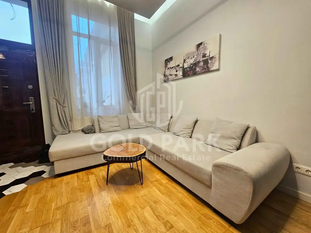 Apartament cu 2 Camere - Mobilat/Utilat Modern- Zona Centrala- Curte