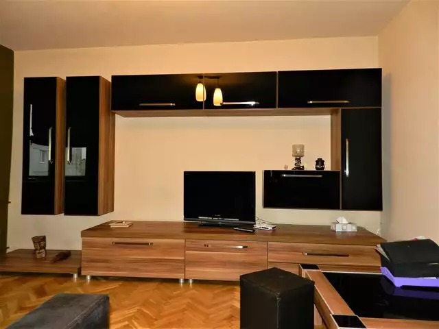 Apartament cu 2 camere, decomandat, orientare Sud, parcare