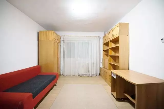 Apartament 3 camere, decomandat, zona Calea Floresti