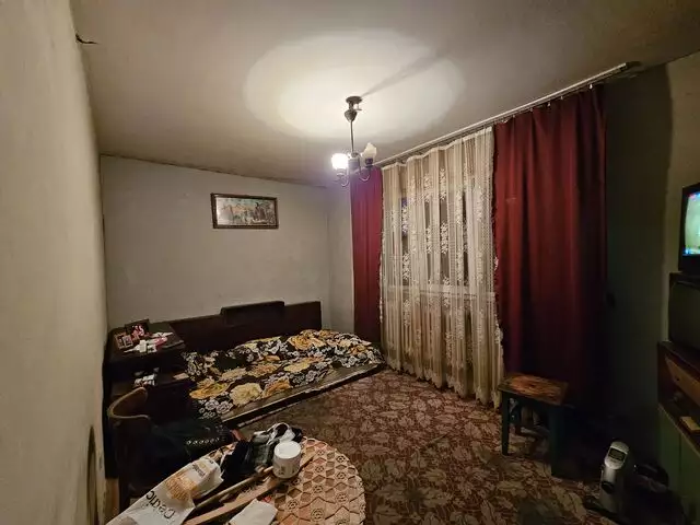 Apartament 3 camere, etaj 3 din 4, praf, necesita renovare, 63mp utili