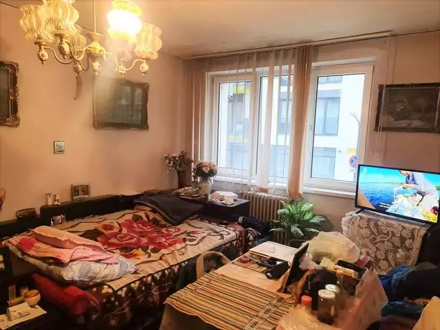 Apartament cu 3 camere, etajul 1, Piata Abator