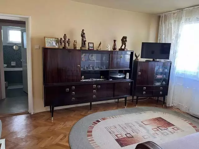 2 camere zona Mercur, etaj intermediar, 47 mp