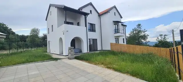 Duplex in Feleacu cu panorama spre Cluj, 500 mp teren