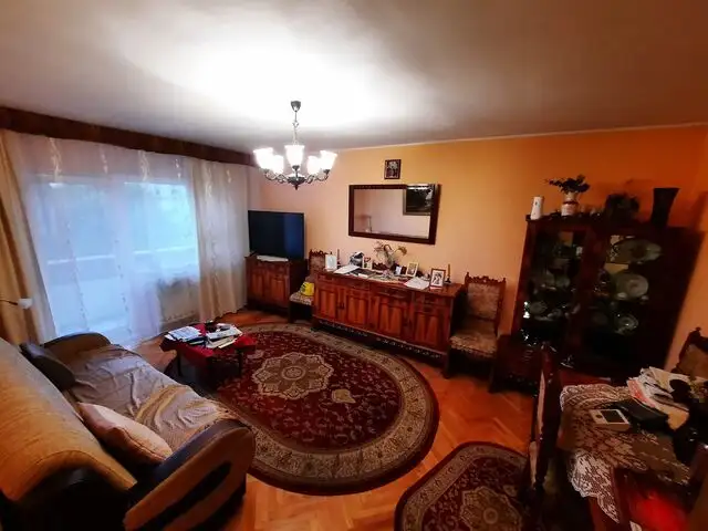 Apartament 3 Camere, Decomandat, zona Străzii Parâng