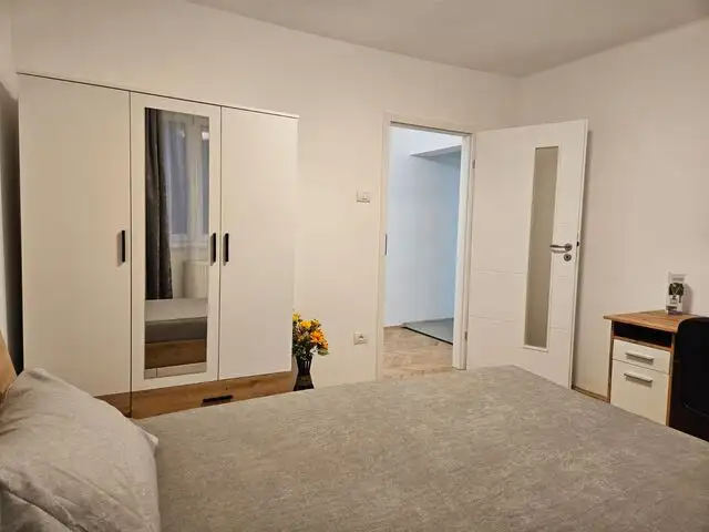 Apartament 2 camere, decomandat, la 350 m de Medicina