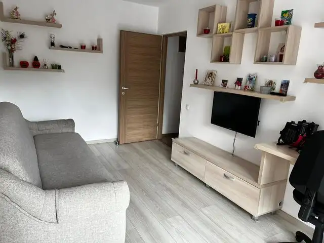 Apartament 2 camere, decomandat, etaj 1, zona BMW