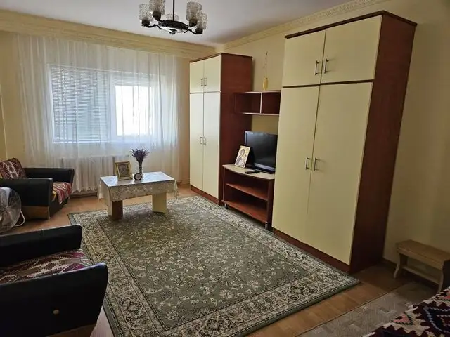 Apartament o camere, etaj  6/8, mobilat si utilat, zona Big Manastur