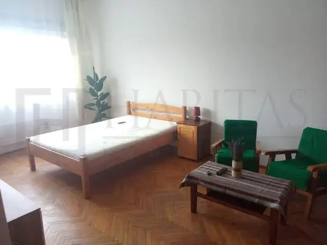 Apartament cu o camere, decomandat, 40mp utili, zona Gruia