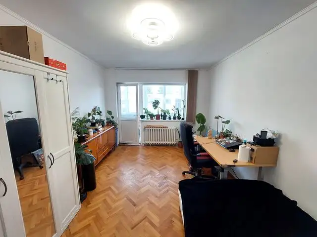 0 % comision ! Apartament cu 3 camere, decomandat, zona Piata Flora