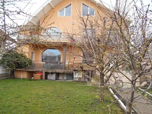Casa individuala cu 6 camere, mobilata, Andrei Muresanu