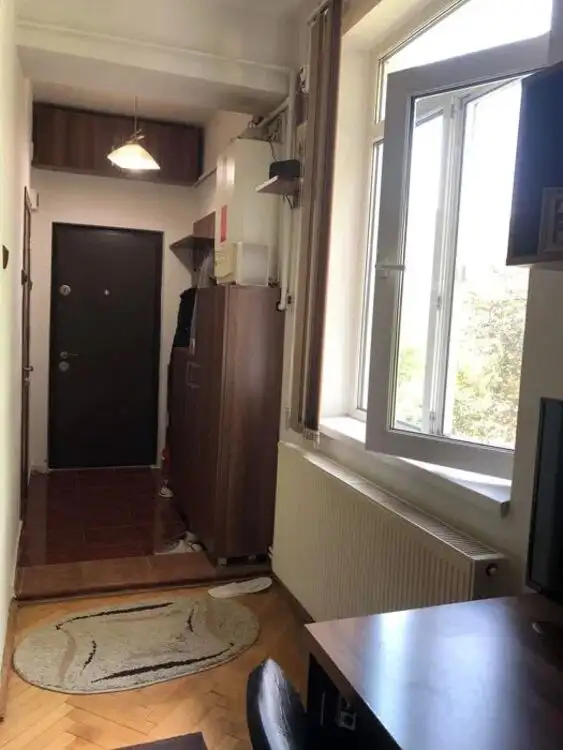 Apartament situat in zona centrala, etaj intermediar