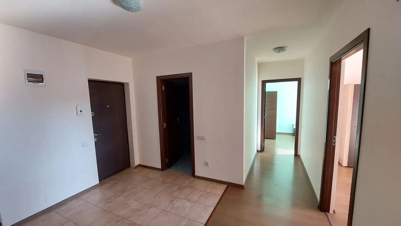 Apartament 2 camere, decomandat, etaj 2, zona BMW