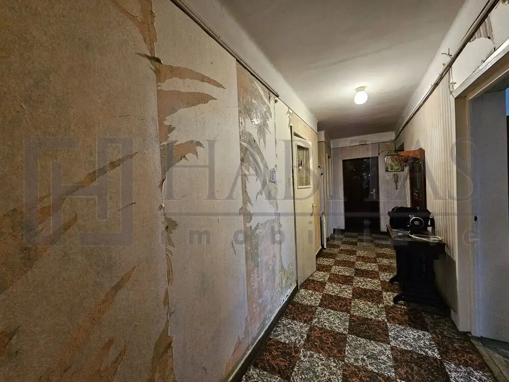 Apartament cu 4 camere, decomandat, 82mp utili, zona salii Polivalenta