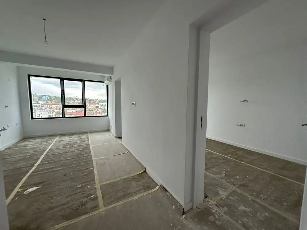 Apartament 4 camere, finisat, cu parcare, in Ansamblul Maurer-Central