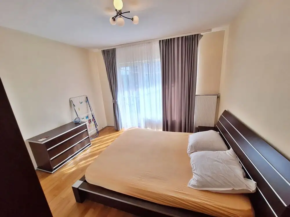 Apartament cu 4 camere, garaj si boxa, parter INALT, Buna Ziua