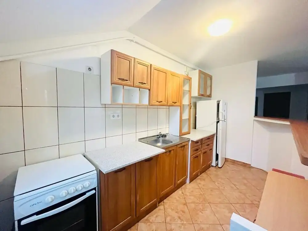 Apartament de inchiriat cu 2 camere + parcare, str. Florilor, Floresti