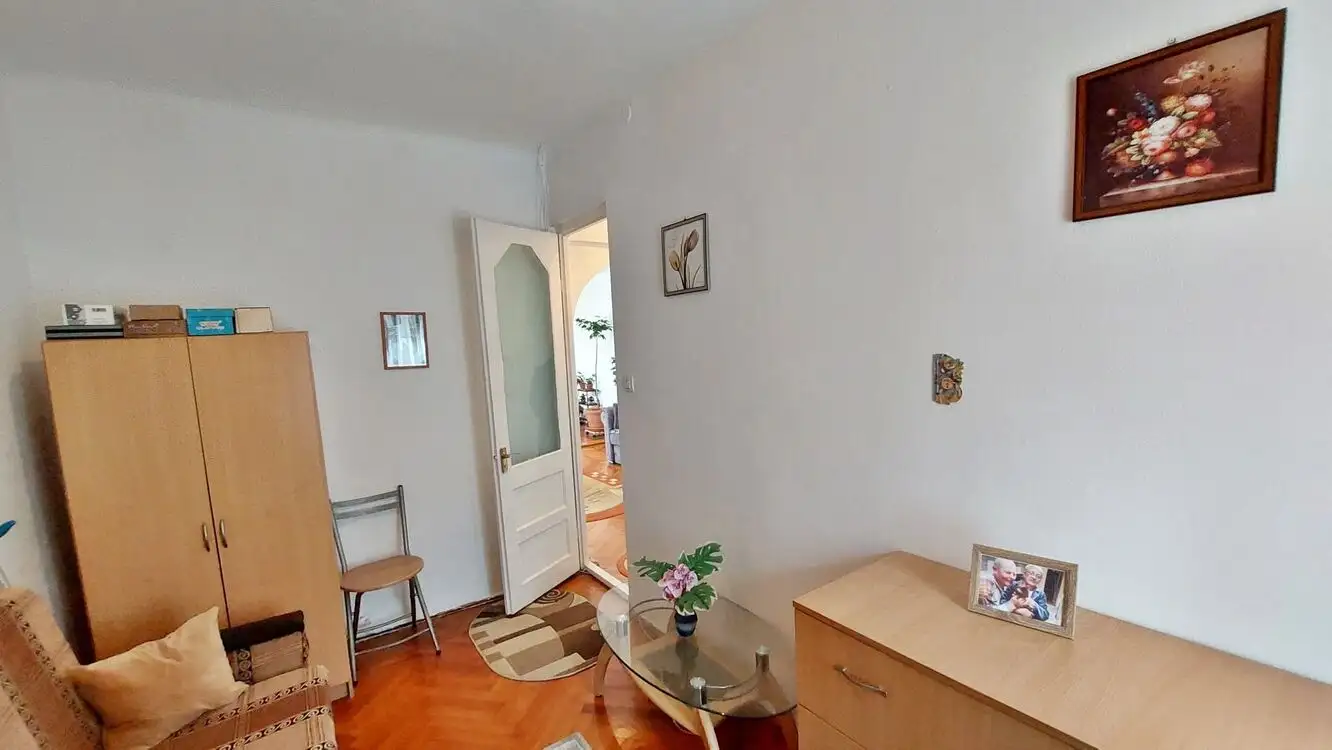 Casa cu 4 camere, curte individuala, zona Parcul Feroviarilor-Marasti