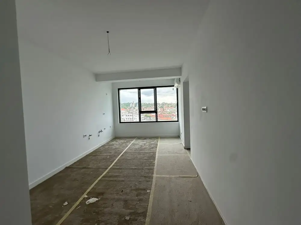 Apartament 4 camere, finisat, cu parcare, in Ansamblul Maurer-Central