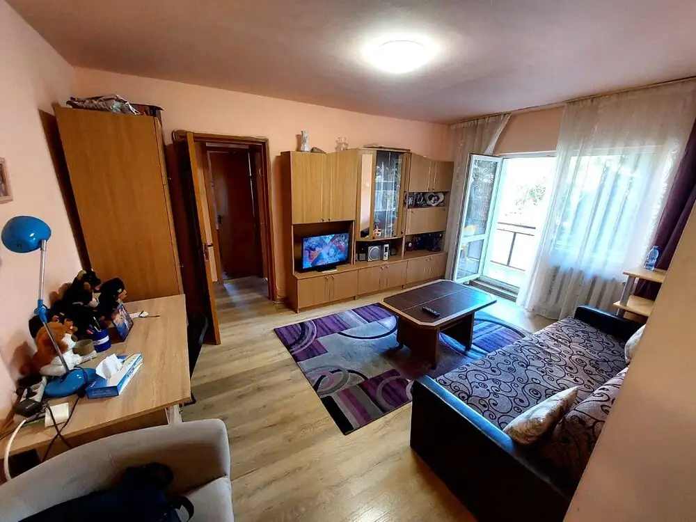 Apartament 2 camere, etaj 2/4, 2 balcoane, zona străzii Mehedinți