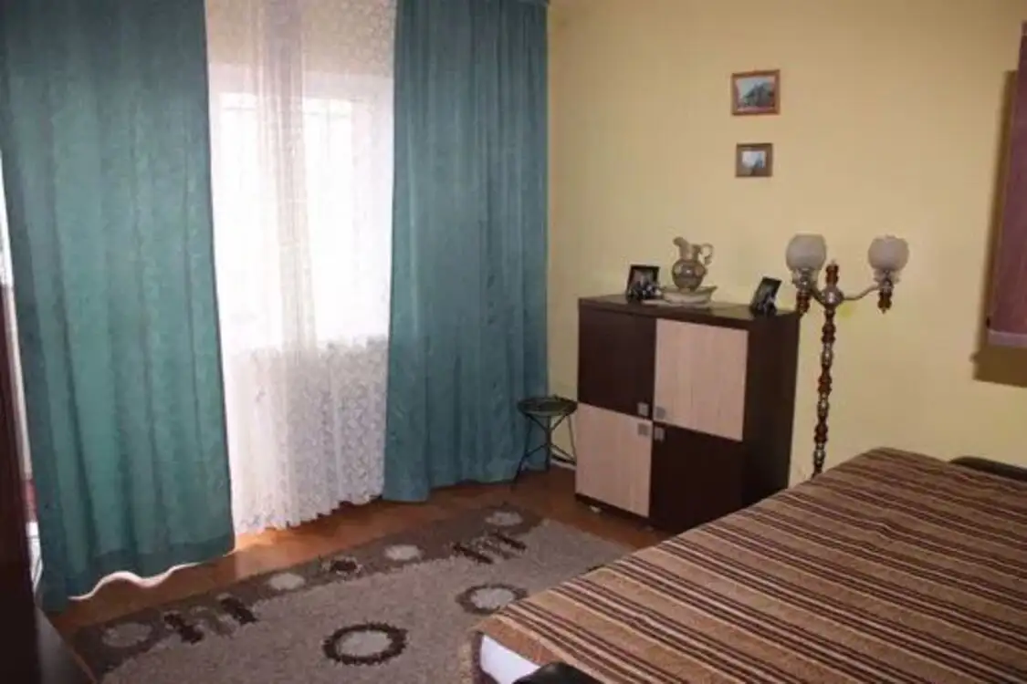 Apartament 4 camere,de vanzare, in cartierul Marasti, strada Bucuresti