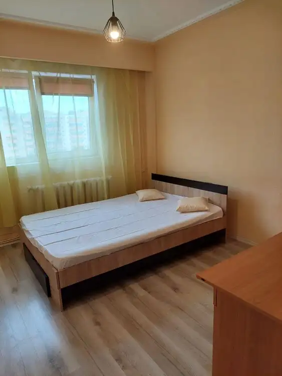 Apartament 3 camere decomandat,  zona străzii Primăverii