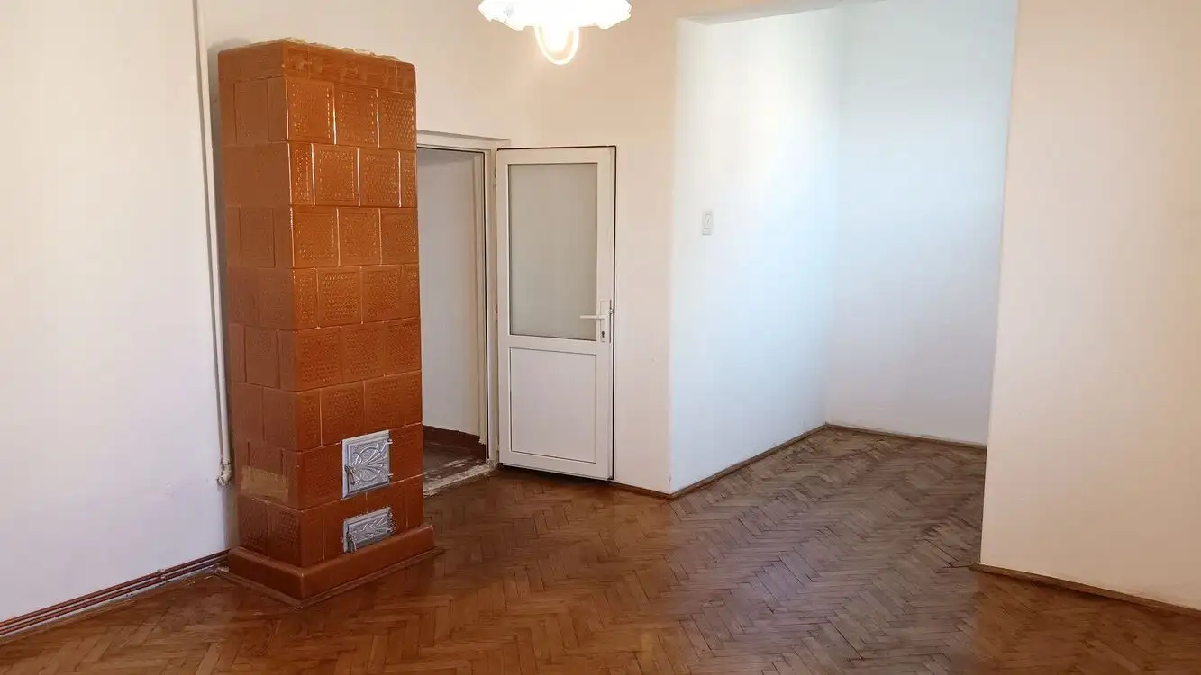 Apartament spatios de 2 camere, 71 mp, et.1/1 +Pod, zona Semicentral