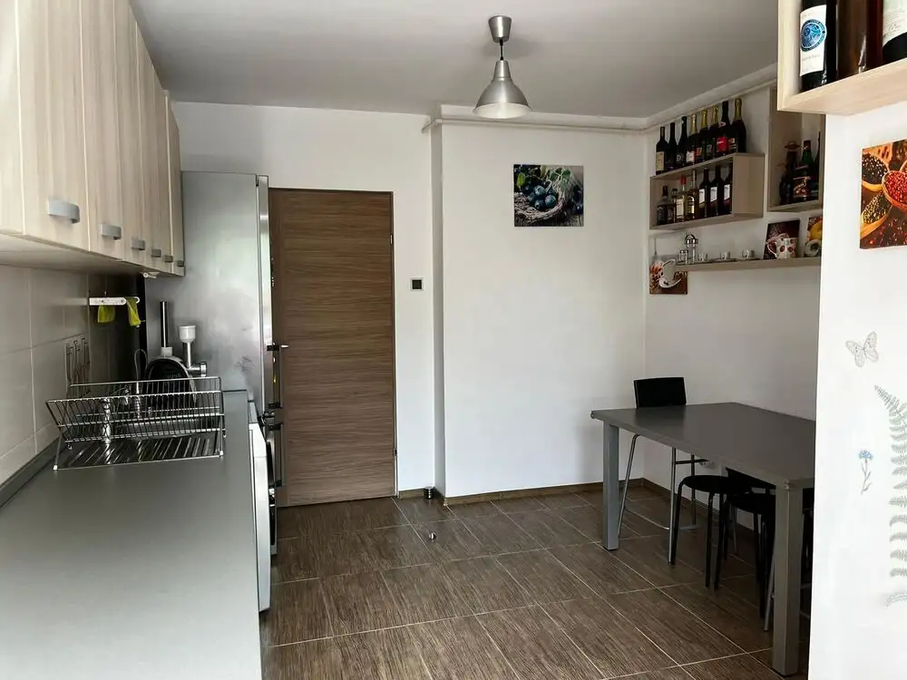 Apartament 2 camere, decomandat, etaj 2, zona BMW