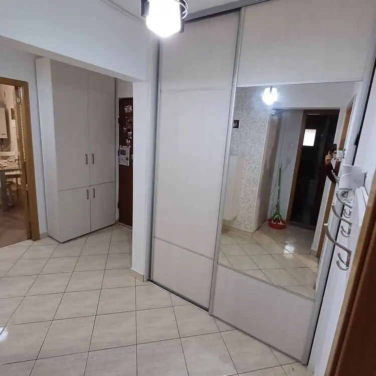 Vanzare apartament 3 camere, etajul 1 din 4,  orientare Sud, Zorilor