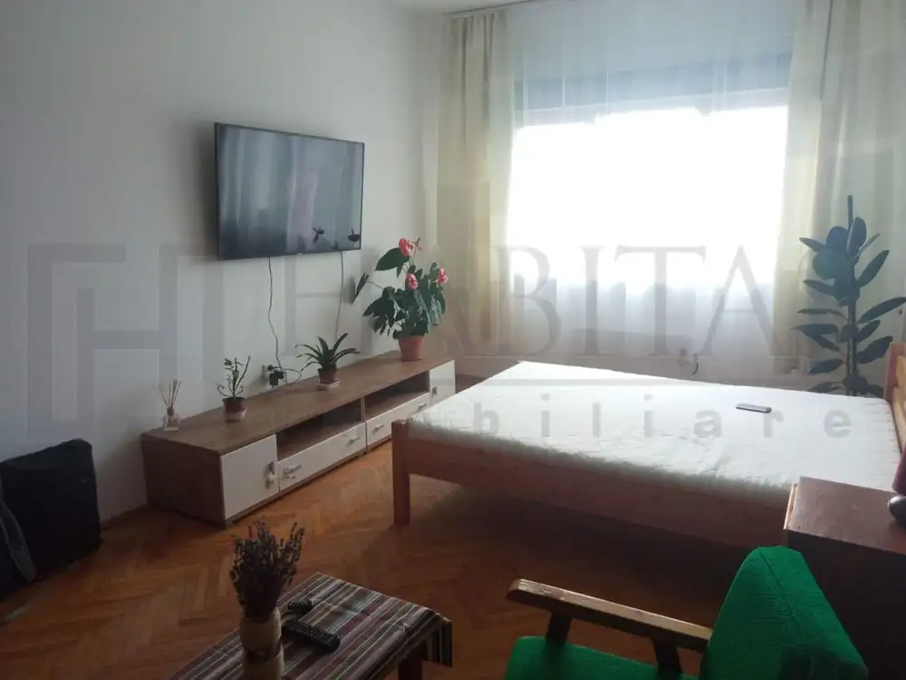 Apartament cu o camere, decomandat, 40mp utili, zona Gruia