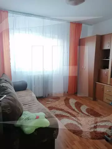 Apartament cu 3 camere, decomandat, in zona strazii Aurel Vlaicu