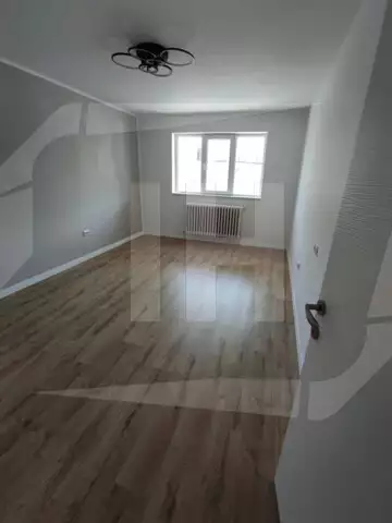 Apartament cu 3 camere complet renovat