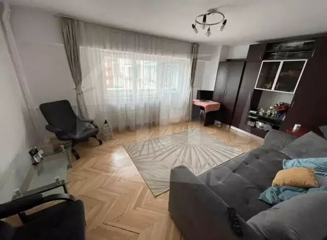 Apartament 3 camere, decomandat, etaj 1, Marasti